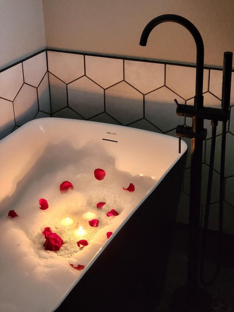 The Lodge Luxury Suites photo 18