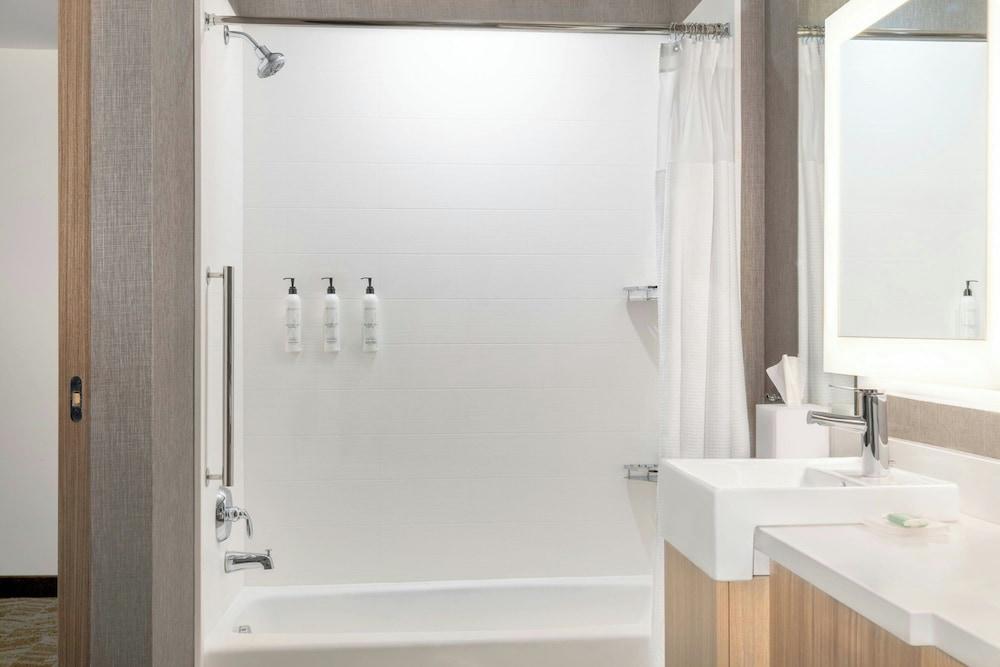 SpringHill Suites by Marriott Holland photo 10