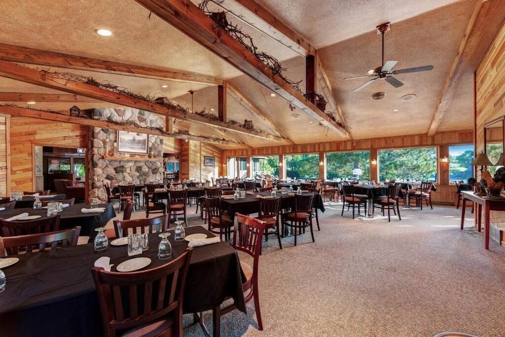 Chanticleer Inn photo 13