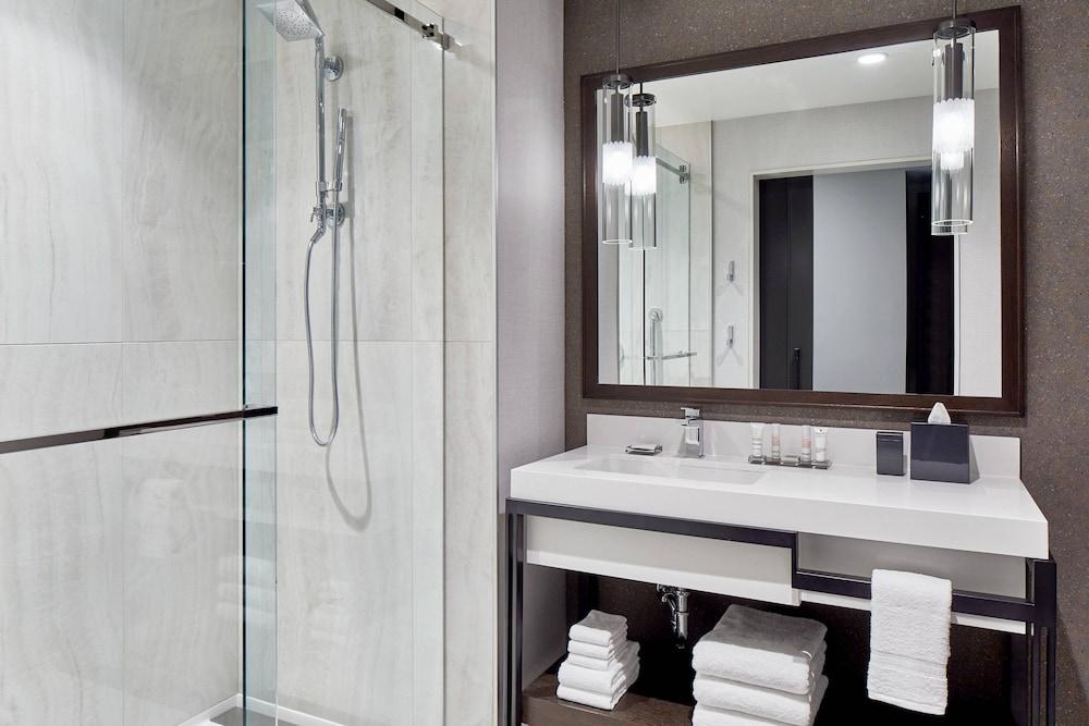 UNC Charlotte Marriott Hotel & Conference Center photo 25