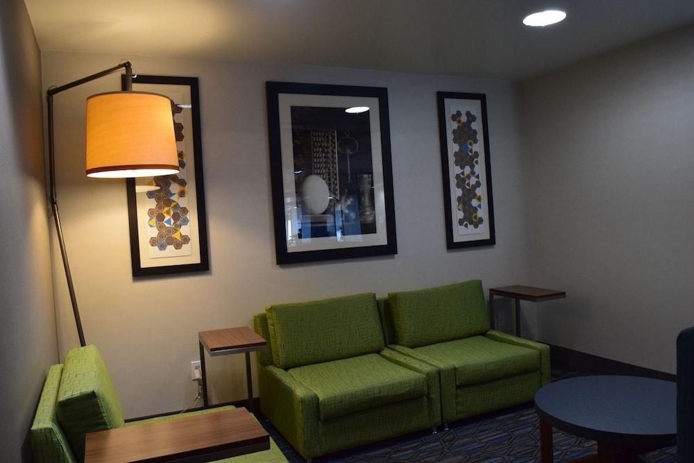Holiday Inn Express Hotel & Suites Sparta by IHG photo 9
