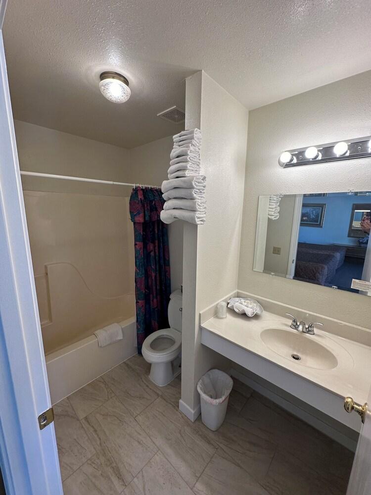 Spring Hill Motel photo 16