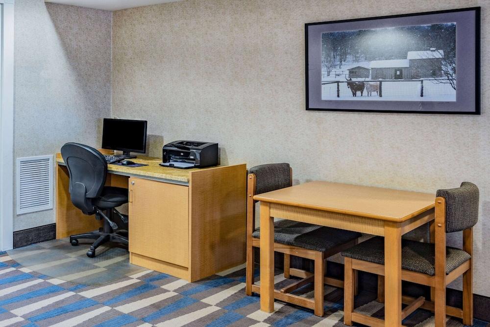Microtel Inn & Suites by Wyndham Plattsburgh photo 42