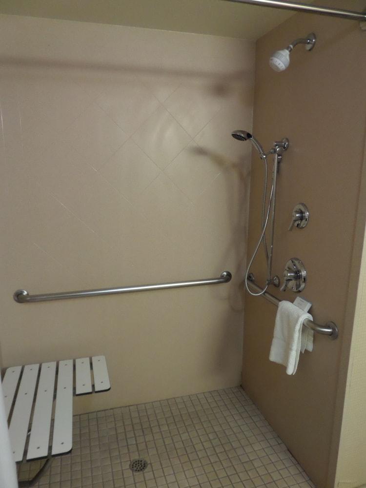 Hampton Inn & Suites Bakersfield/Hwy 58, CA photo 24