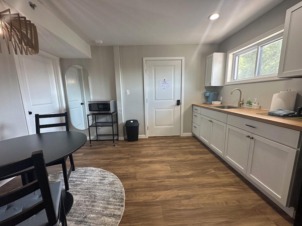Lighthouse Inn & Suites photo 16
