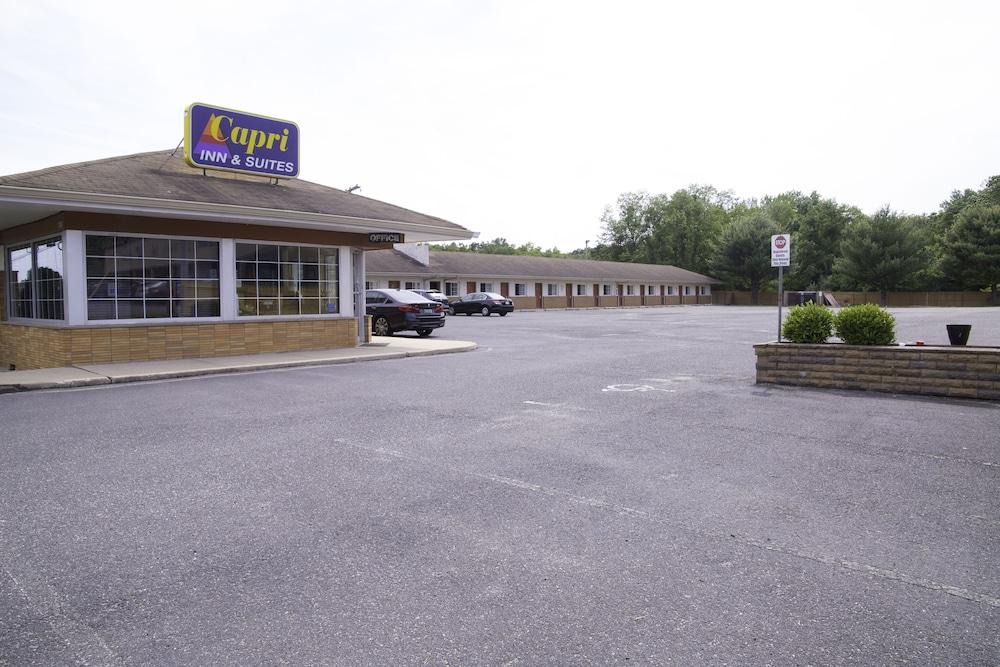 Capri inn and Suites photo 1
