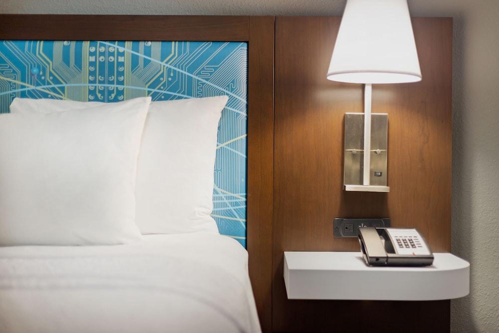 Hampton Inn & Suites Orlando Intl Dr N photo 43