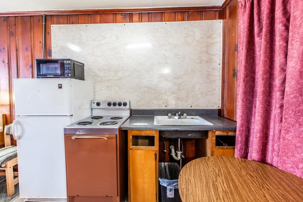 Autzen Inn photo 42
