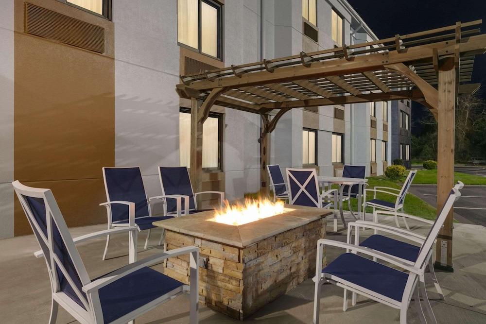 Country Inn & Suites by Radisson, Roanoke Rapids, NC photo 27
