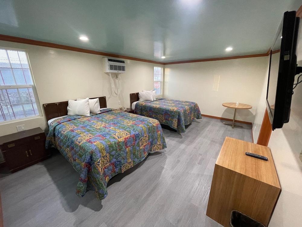Hilltop Motor Inn photo 6
