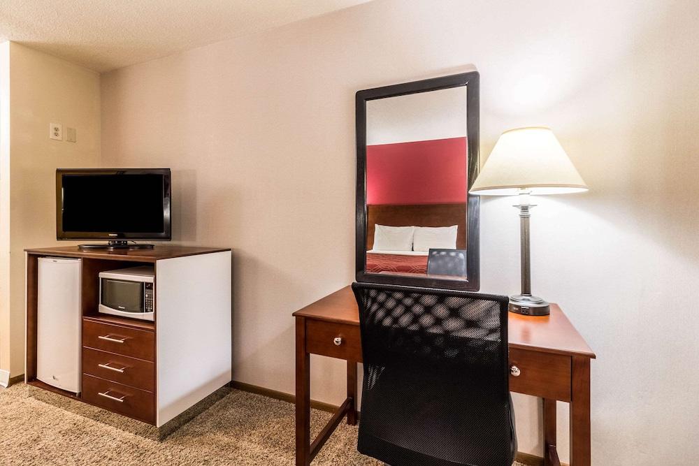 Econo Lodge Valley City photo 10