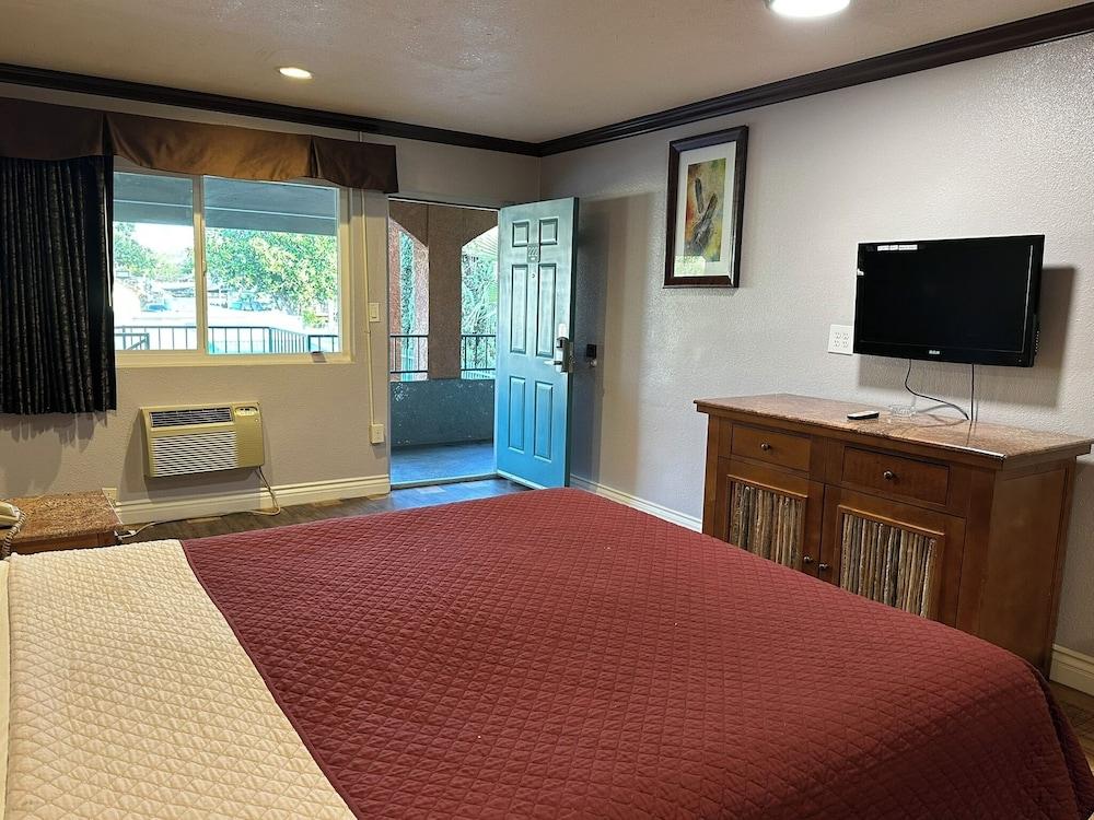 Corona Inn photo 6