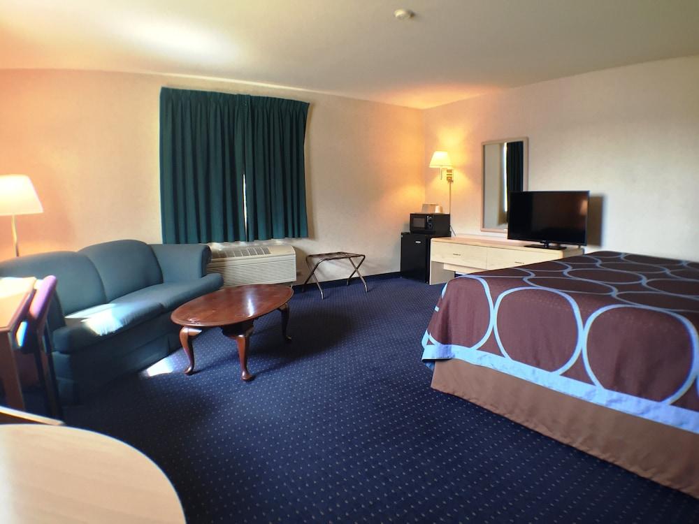 Super 8 by Wyndham Canandaigua photo 18