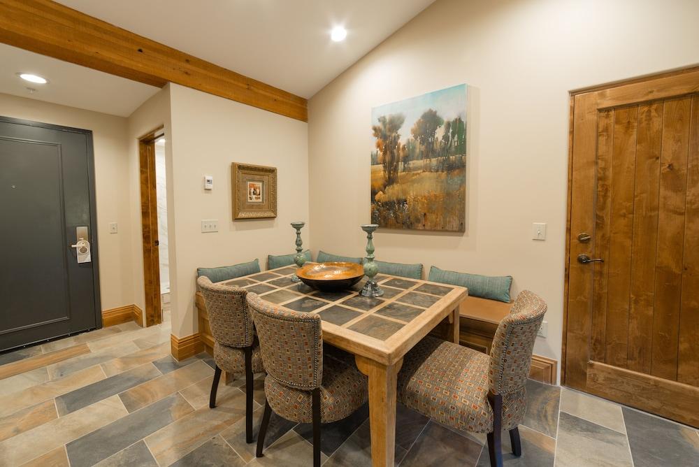 Studio Hotel Room by RedAwning photo 1