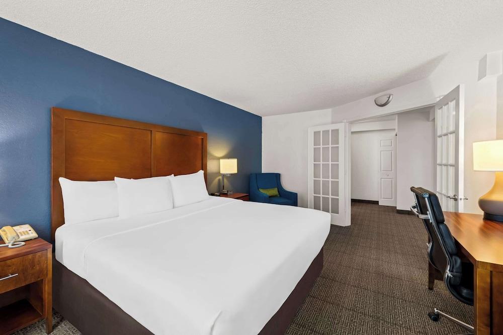 Comfort Inn & Suites Omaha Central photo 4