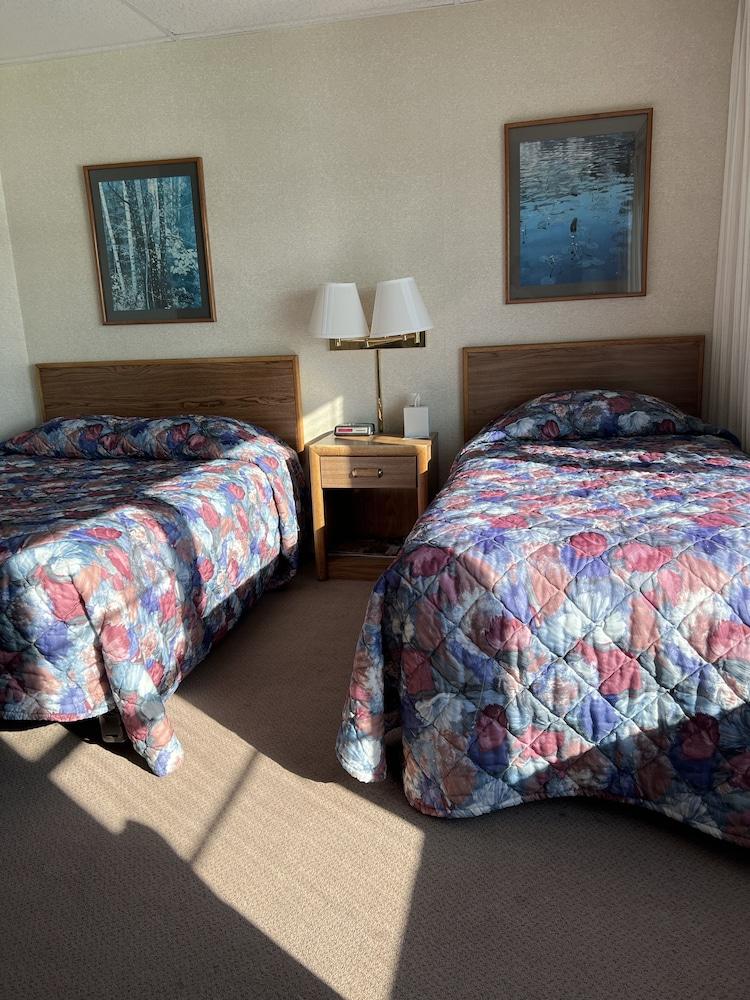 The Shoreline Inn photo 31