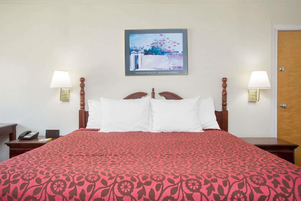 Days Inn by Wyndham Milledgeville photo 6