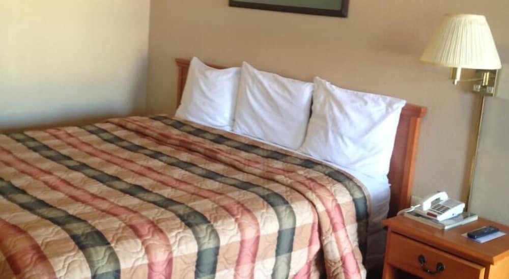 Deluxe Inn photo 5