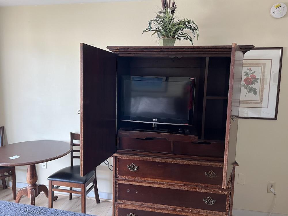 SHIPS INN Hotel photo 32