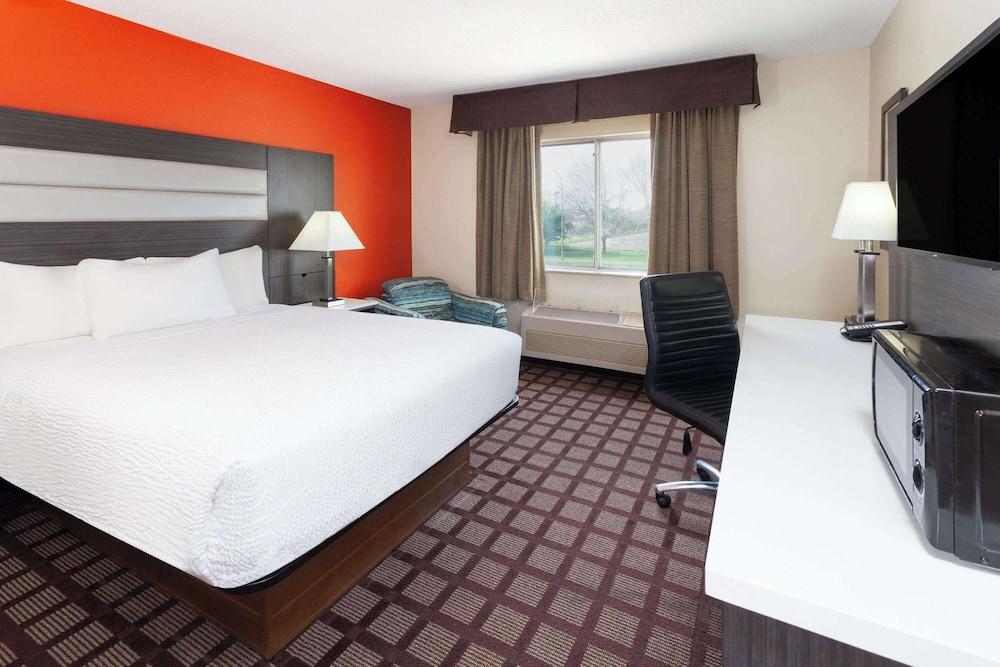 AmericInn by Wyndham Hudson photo 9