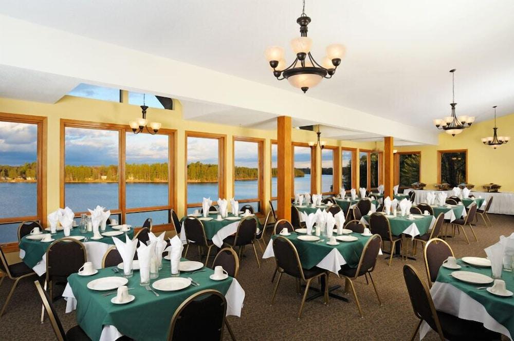 The Pointe Hotel and Suites photo 23