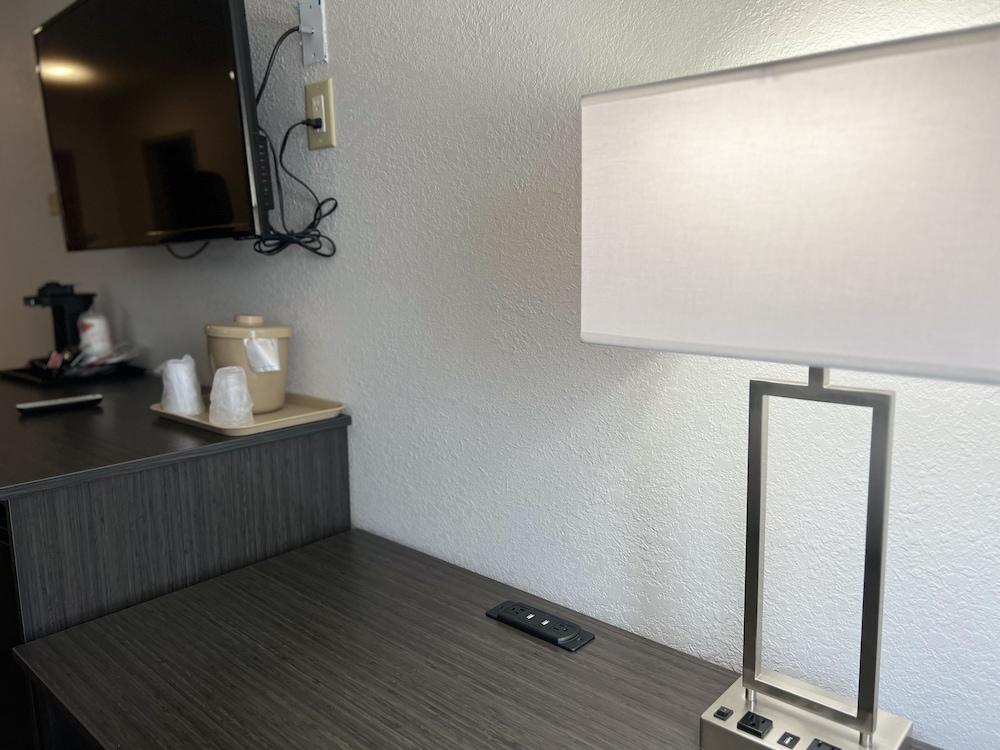 Quality Inn & Suites Louisville East photo 6