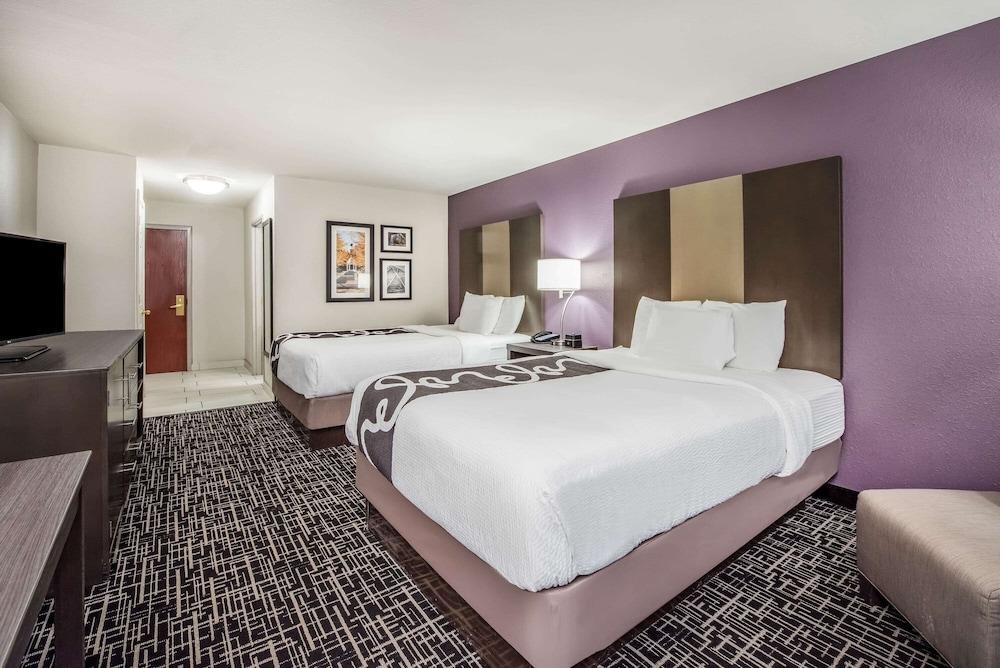 La Quinta Inn & Suites by Wyndham Fairborn Wright-Patterson photo 7