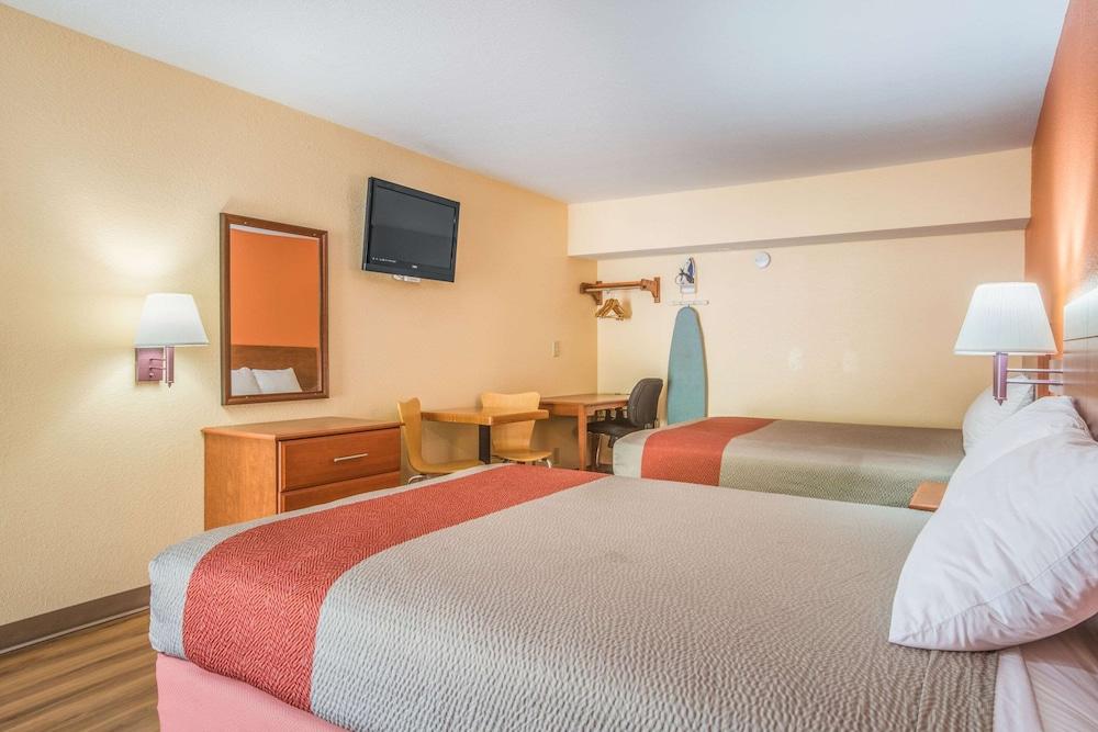 Rodeway Inn & Suites photo 34