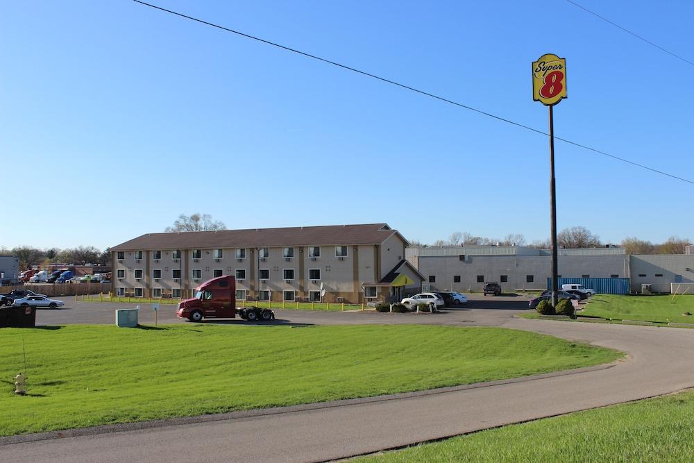 Super 8 by Wyndham Wyoming/Grand Rapids Area photo 14