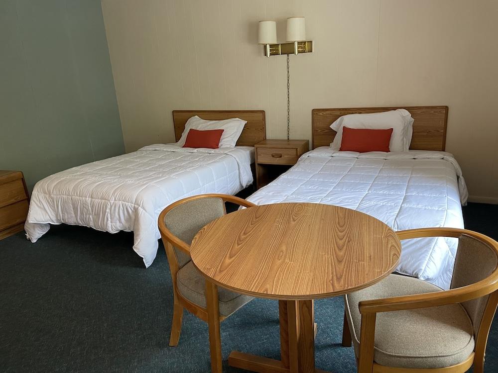 Gatehouse Motel photo 37