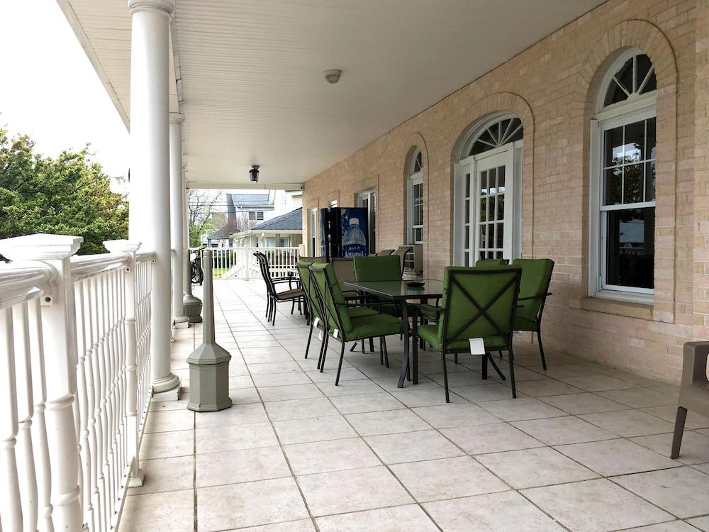 Belmar Inn photo 32