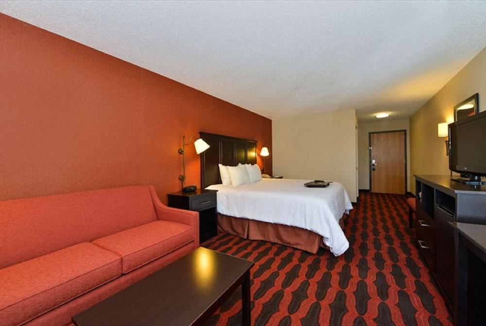 Hampton Inn Sturgis-Lagrange Area photo 17