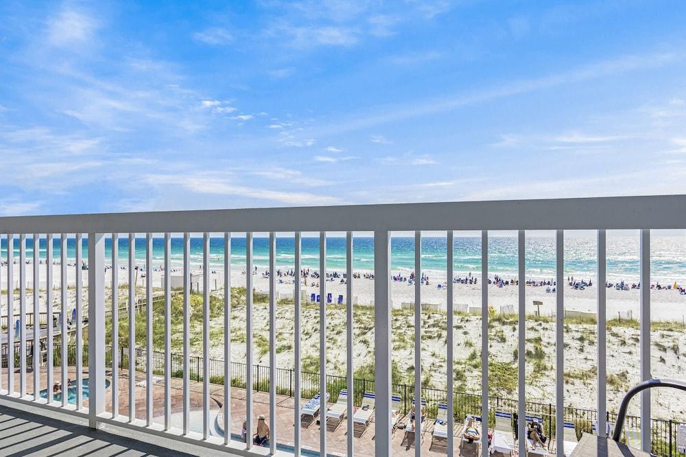 Pelican Beach Resort by Colasan photo 36