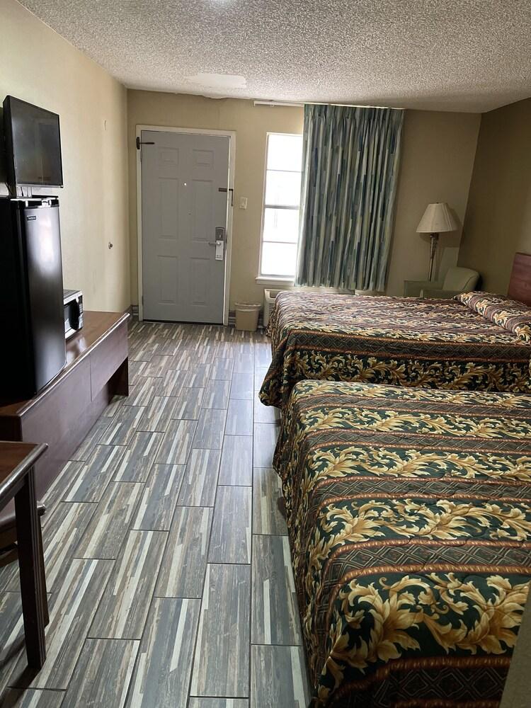 Plaza Inn Big Spring photo 10