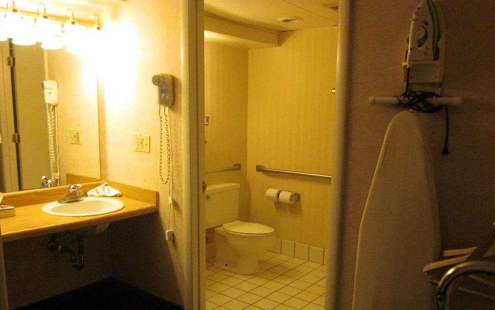 Howard Johnson by Wyndham Benton Harbor/St. Joseph photo 21