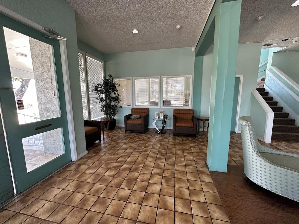 Home Suites Hill Country photo 2