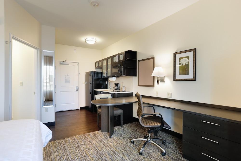 Candlewood Suites Lenexa - Overland Park Area by IHG photo 15