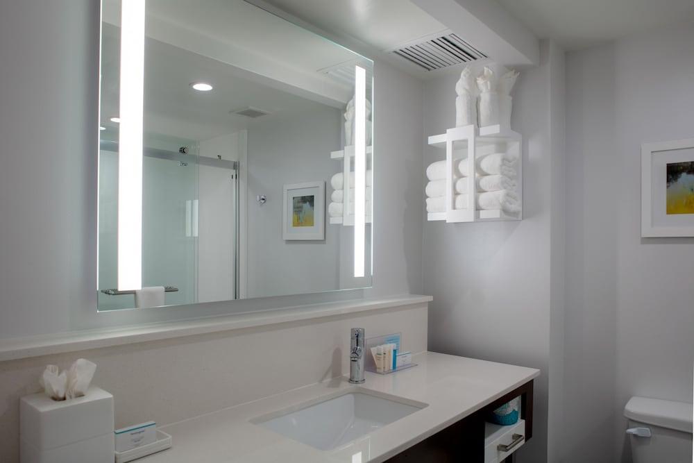 Hampton Inn & Suites Arlington Crystal City DCA photo 13