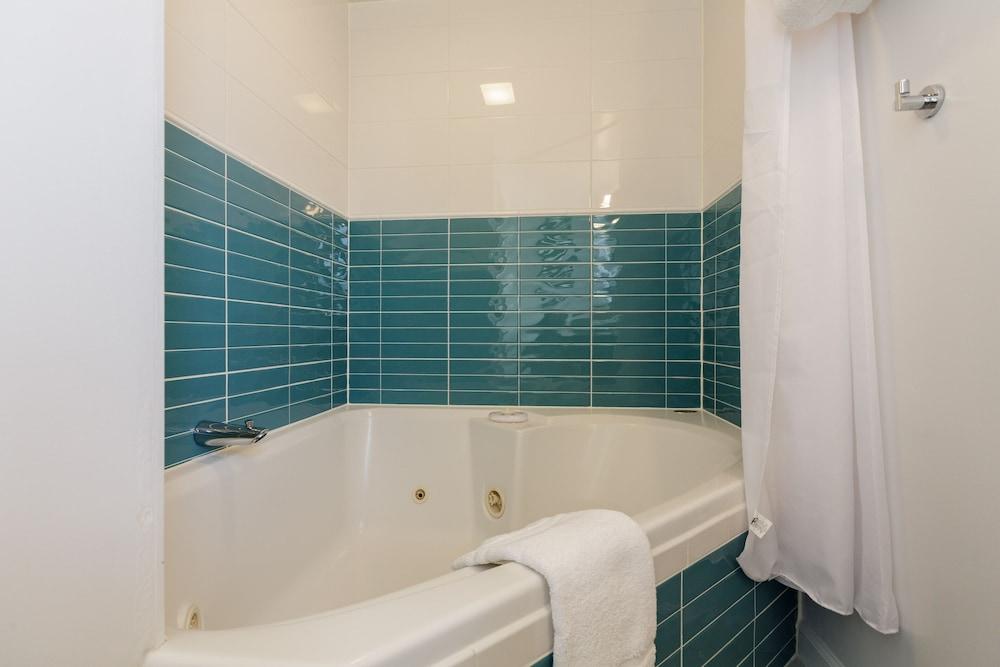 Ocean Resort Inn photo 62