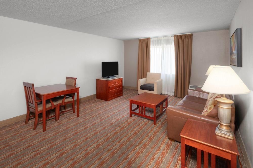 Endeavor Inn & Suites, Trademark Collection by Wyndham photo 35