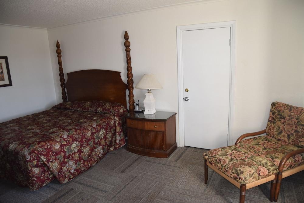 Hobbs Family Inn photo 10