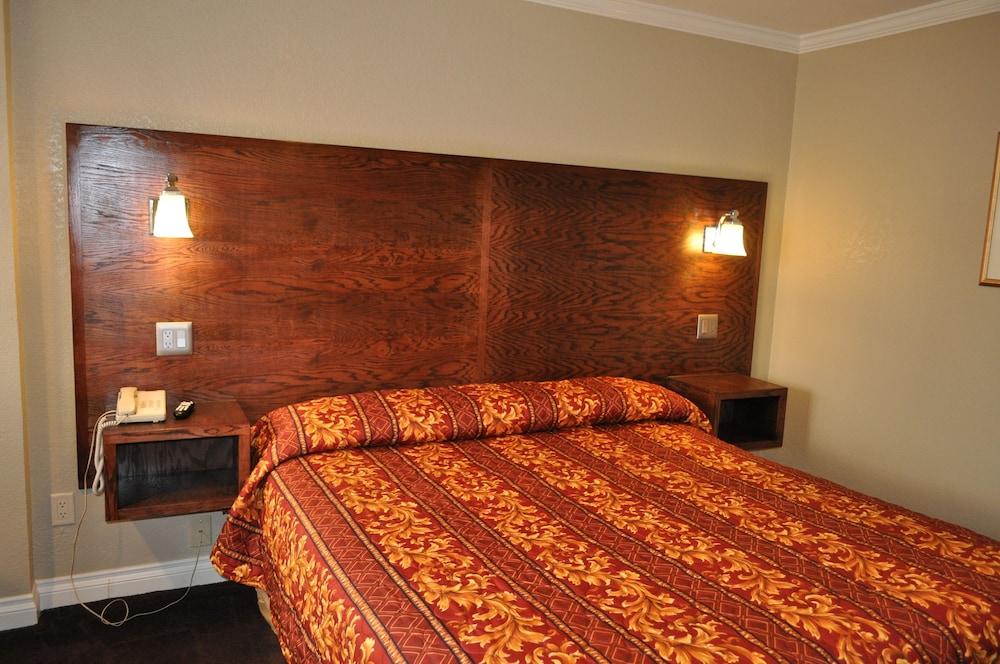 Santa Cruz Inn Riverside photo 12