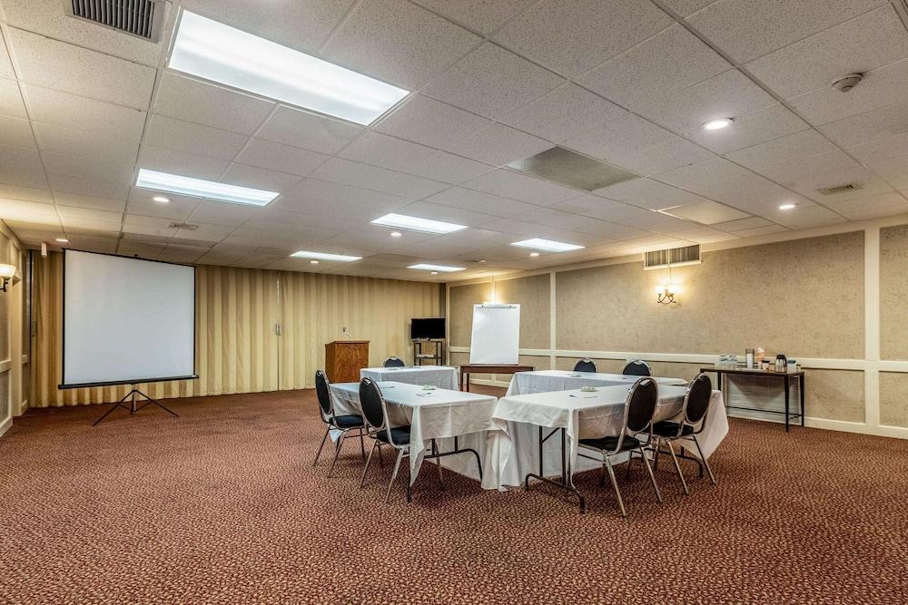 Econo Lodge photo 6