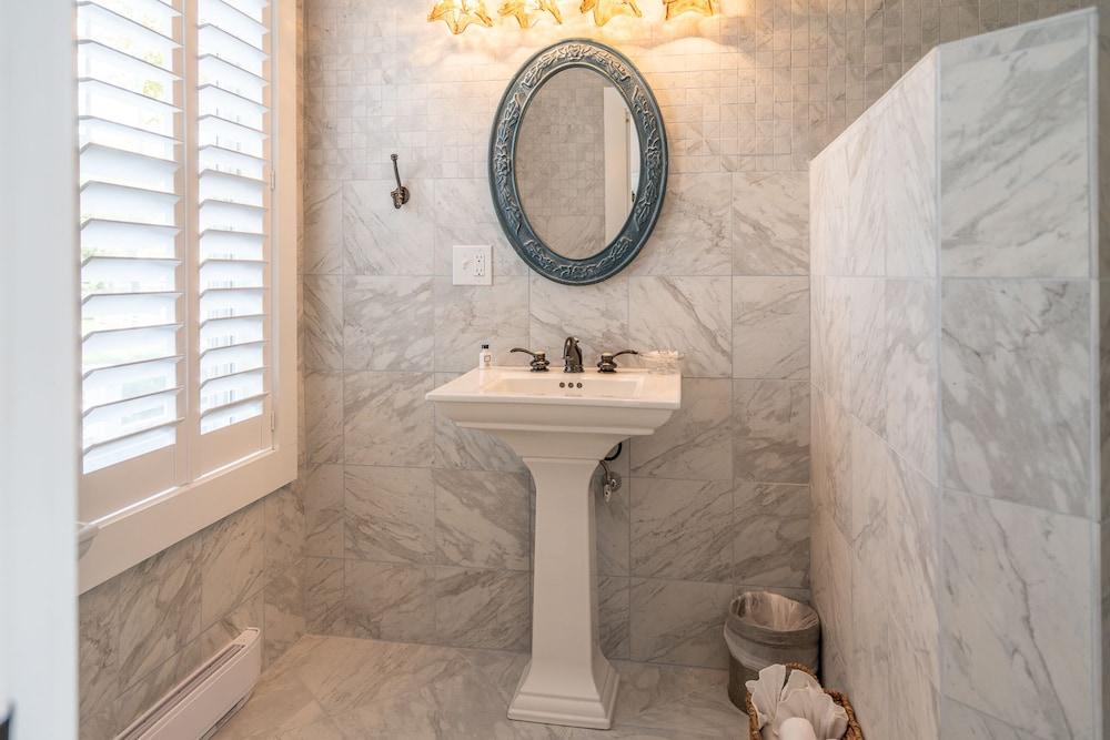 Marginal Way House Hotel photo 61