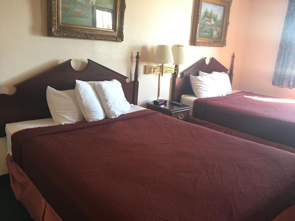 Derby Inn & Suites photo 7