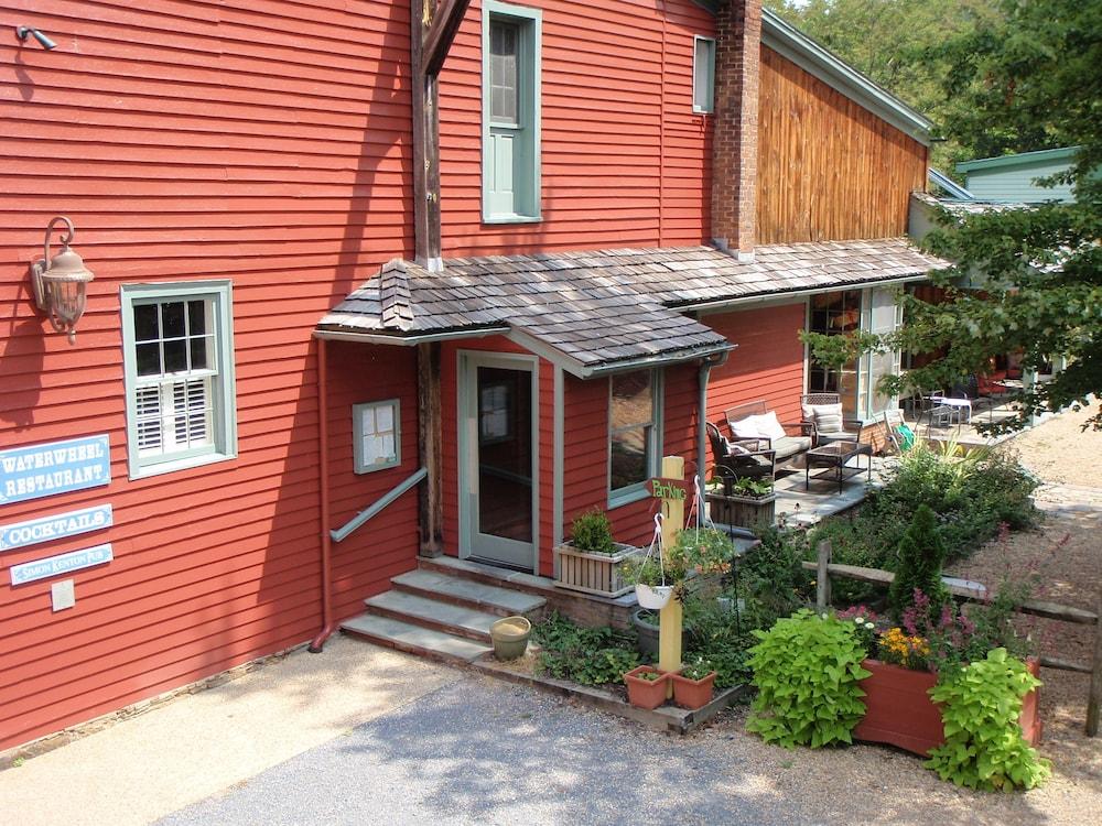The Inn at Gristmill Square photo 35