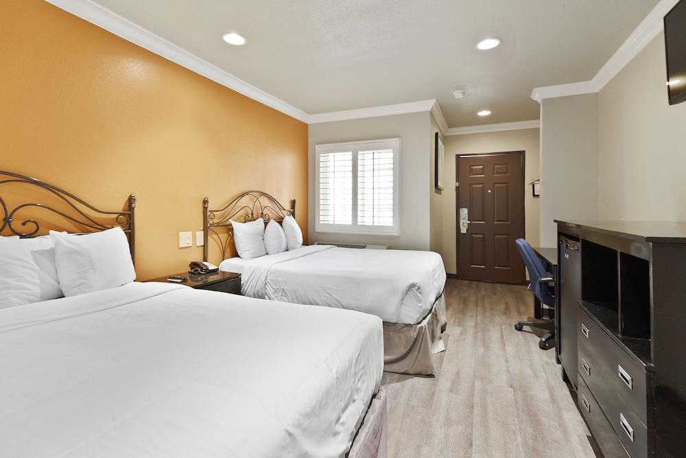 Le Blanc Inn & Suites photo 20