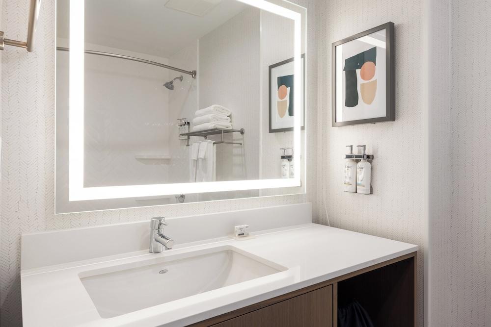 Holiday Inn & Suites Monterey Park Los Angeles by IHG photo 44