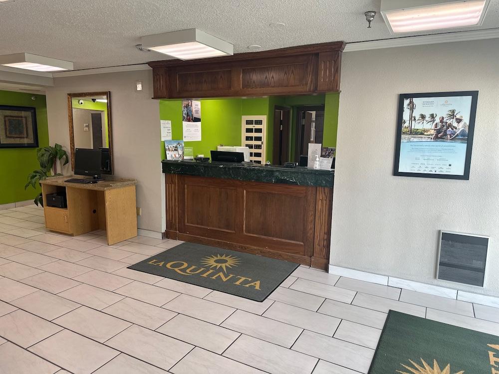 La Quinta Inn by Wyndham Omaha Southwest photo 1