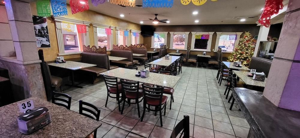 American Inn Cleburne photo 18